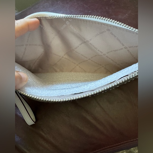 Michael Kors wristlet - Picture 4 of 4